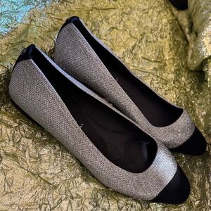 Anne Klein Silver Metallic And Black Ballet Flats